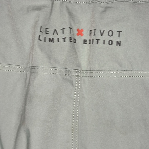 Leatt x Pivot Cycles Limited Edition Men’s Cycling Shorts Medium - Picture 7 of 13
